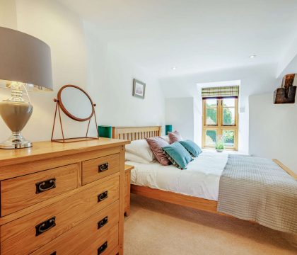 The Old Post Office King Bedroom - StayCotswold