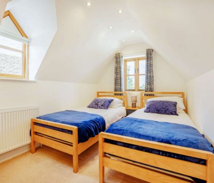 The Old Post Office Twin Bedroom - StayCotswold