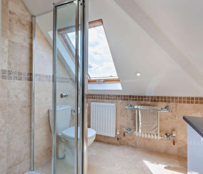 Fosseside House Bathroom - StayCotswold