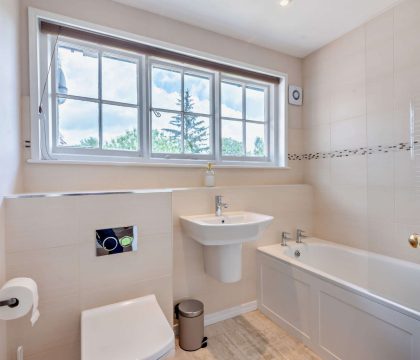 Fosseside House Bathroom - StayCotswold