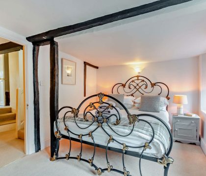 Fleur de Lys Master Bedroom - StayCotswold 