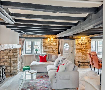 Fleur de Lys Sitting Area - StayCotswold 