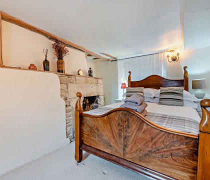 Fleur de Lys Bedroom - StayCotswold 