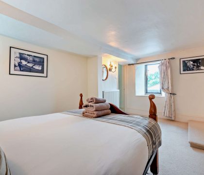 Fleur de Lys Bedroom - StayCotswold 
