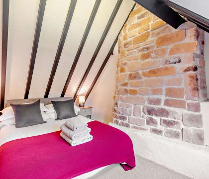 Fleur de Lys Bedroom - StayCotswold 