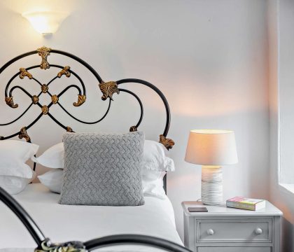 Fleur de Lys Master Bedroom - StayCotswold 