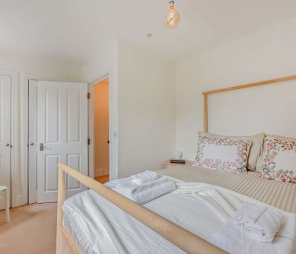 5 Stone Cottage Bedroom 2 - StayCotswold