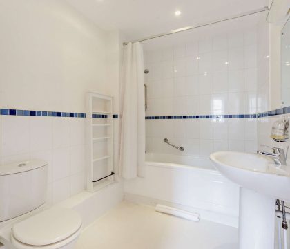 5 Stone Cottage Family Bathroom - StayCotswold