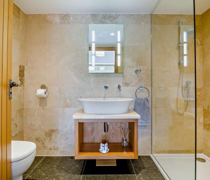 Ash Barn Ensuite - StayCotswold