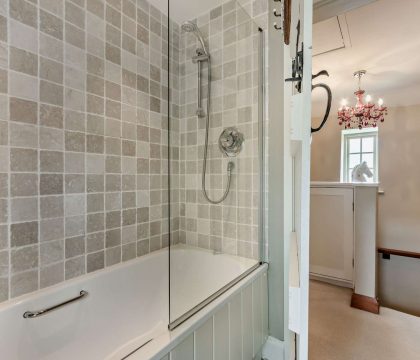 Top Cottage Family Bathroom - StayCotswold