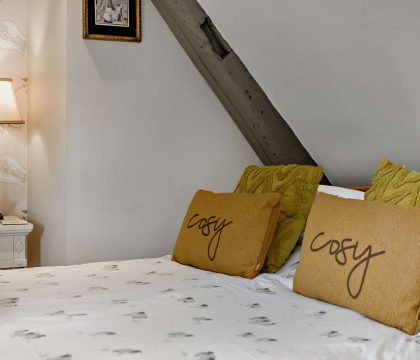 Top Cottage Bedroom 2 - StayCotswold