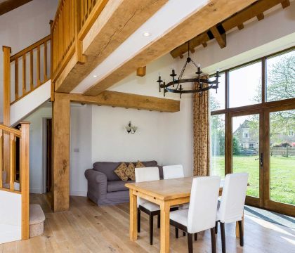 The Barn Dining Area - StayCotswold 