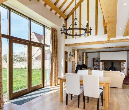 The Barn Dining Area - StayCotswold 