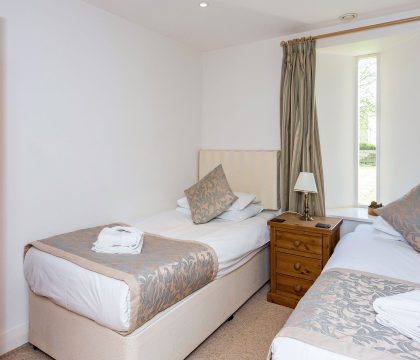 The Barn Twin Bedroom 2 - StayCotswold 