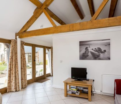 Blossom Barn Living Area - StayCotswold 