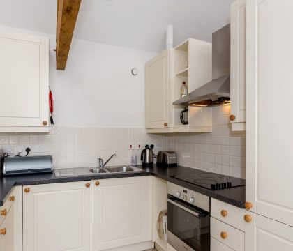 Blossom Barn Kitchen - StayCotswold 