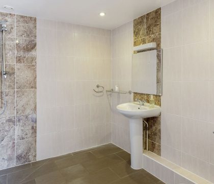 Goodlake Barns Bathroom - StayCotswold