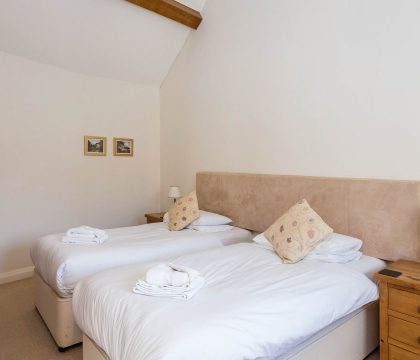 Flower Barn Twin Bedroom - StayCotswold