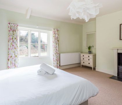 Old Brewery House Bedroom - StayCotswold