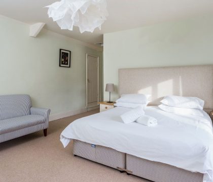 Old Brewery House Bedroom - StayCotswold