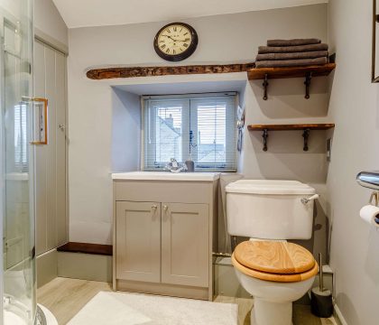 Wood Cottage Bathroom - StayCotswold