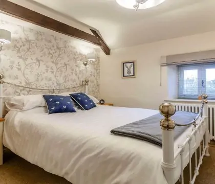 Wood Cottage Bedroom - StayCotswold