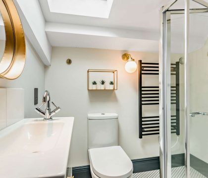 Folly View Bathroom - StayCotswold