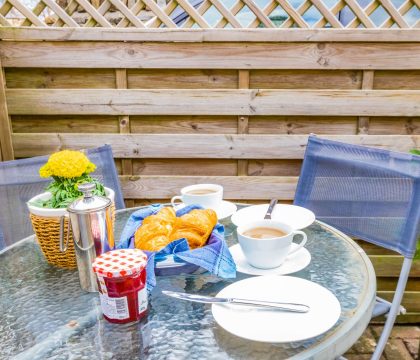 Durum Outdoor Dining Area - StayCotswold