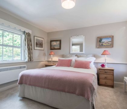 Orchard Cottage Double Bedroom - StayCotswold