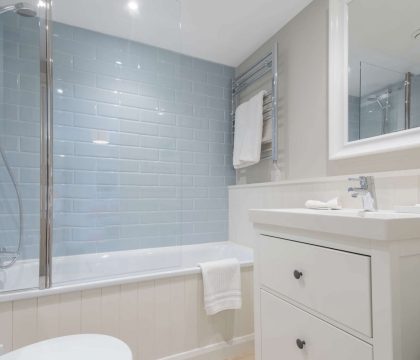 Orchard Cottage Bathroom - StayCotswold