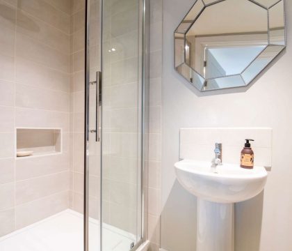 Slade Stables Bathroom - StayCotswold