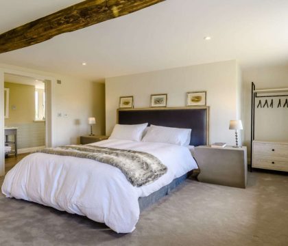 The Farmhouse Double Bedroom - StayCotswold