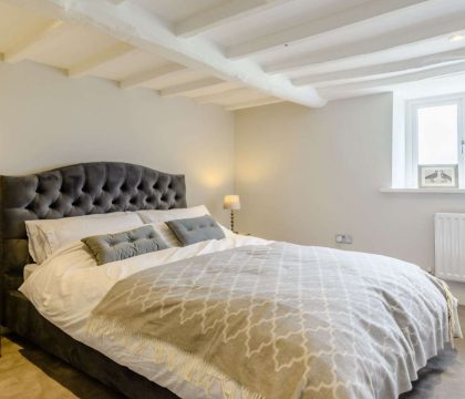 The Farmhouse Double Bedroom - StayCotswold