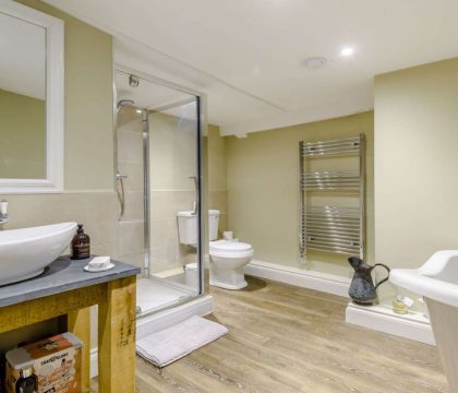 The Farmhouse Bathroom - StayCotswold