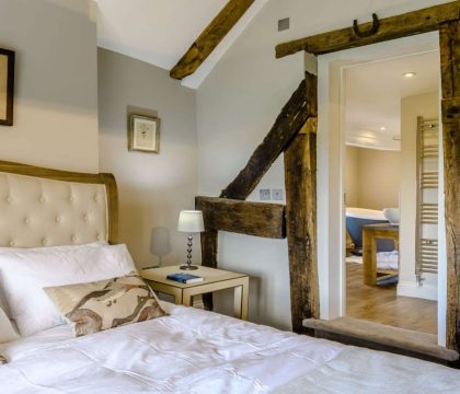 The Farmhouse Double Bedroom - StayCotswold