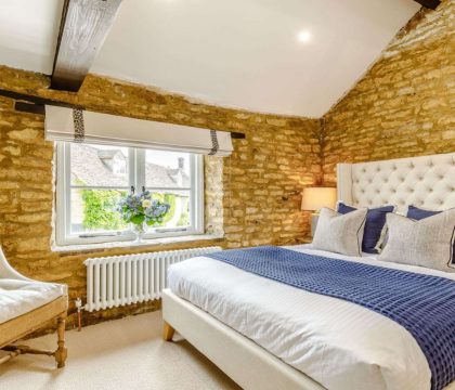 Shaven Cottage Double Bedroom - StayCotswold