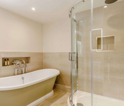 Shaven Cottage Bathroom - StayCotswold