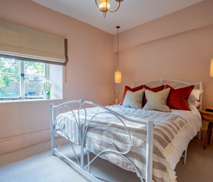 Wendle Cottage Bedroom - StayCotswold