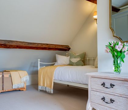 Wendle Cottage Bedroom - StayCotswold