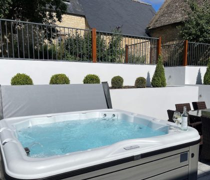 Shaven Cottage Hot Tub - StayCotswold