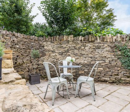 Manor Farm Cottage Patio - StayCotswold
