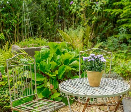 Star Cottage Outdoor Dining Area - StayCotswold