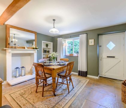 Star Cottage Dining Area - StayCotswold