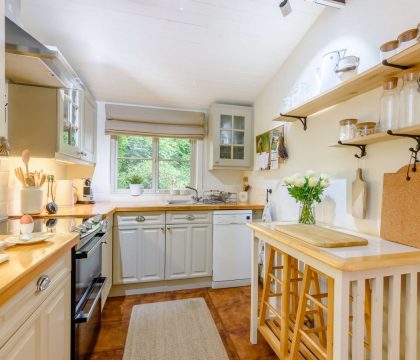 Star Cottage Kitchen - StayCotswold