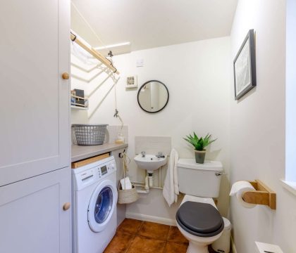 Star Cottage Utility Room and Toilet - StayCotswold