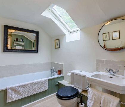Star Cottage Bathroom - StayCotswold