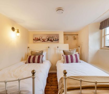 The Cotswold Lady Twin Bedroom - StayCotswold