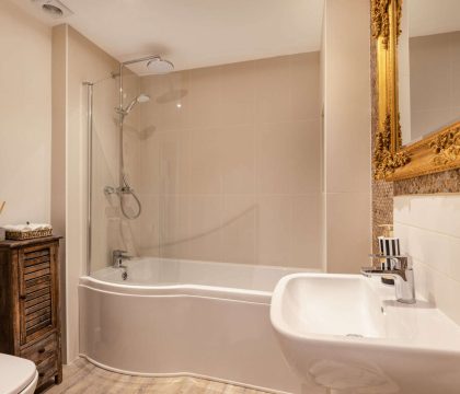 The Cotswold Lady Bathroom - StayCotswold