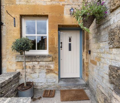 The Cotswold Lady Front Door - StayCotswold
