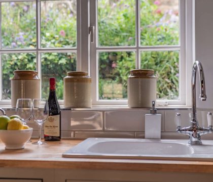 Garden Cottage Kitchen - StayCotswold